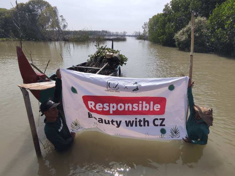 Dokumentasi penanaman mangrove hasil kerjasama Control Zero dan LindungiHutan di Demak, Jawa Tengah.