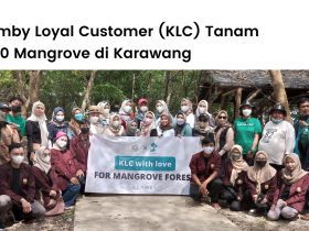 Klamby Loyal Customer (KLC) dan LindungiHutan menanam mangrove di Karawang.