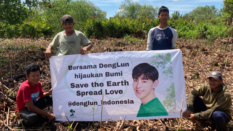 Kampanye alam "210 Trees From DengLun" telah dilaksanakan di Kampung Laut, Cilacap pada tanggal 21 Maret 2023 dibantu oleh Mas Andre dkk.