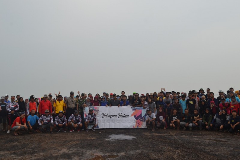 Kampanye alam "#SatuHutan: Cegah Bumi Tenggelam!" telah dilaksanakan di Pesisir Trimulyo pada tanggal 15 Desember 2019 dibantu oleh Tripari dan juga peserta gabung aksi yang berjumlah 400 orang. 
Dokumentasi lengkap penanaman pada kampanye ini dapat diakses di link berikut https://drive.google.com/open?id=1TsnLVTS2bkaG7tqglNni9scYGNQ2YliR